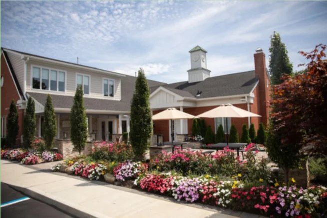 Landscaped commercial property recognized with the Best Commercial Landscape Award